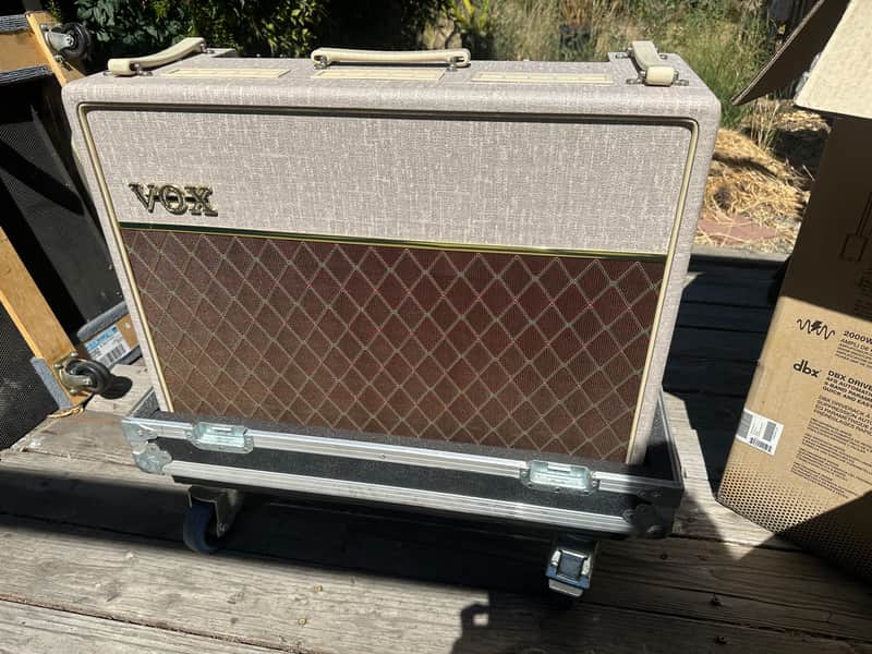 Vox AC30HW2X Hand-Wired 2-Channel 30-Watt 2x12" Blue Alnico Guitar Combo