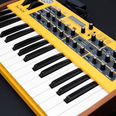 Dave Smith Instruments Mopho 32-Key Monophonic Synthesizer 2011 - 2016 - Yellow with Wood Sides image 5