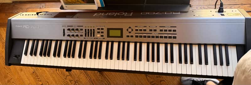 Roland RD-700 2000s - Black image 1
