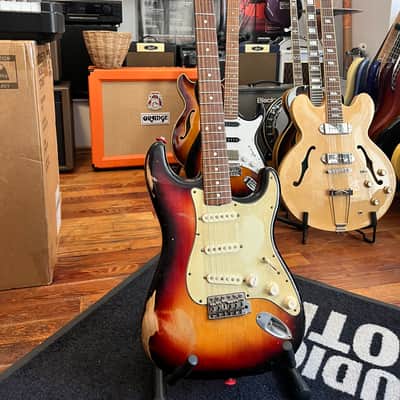 Fender 60's road worn stratocaster 2008 - Sunburst image 1