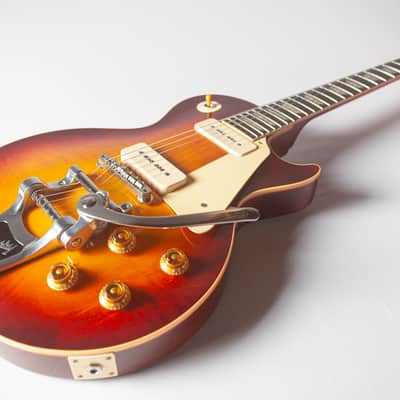 *** Gibson Custom Shop Les Paul Standard '56 Reissue 2022 - Vintage Sunburst with Bigsby A Gentleman's Les Paul image 4