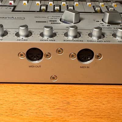 Dinsync RE-303 Roland TB-303 Clone Aluminum Case image 10