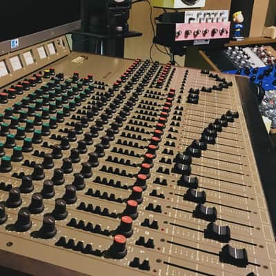 The Big Brown Analogue Sound - vintage Allen & Heath System 8 Mk1 16:8:2 analogue mixing desk! image 3