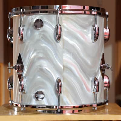 Gretsch 14X14 Floor tom 1964 white satin flame image 3