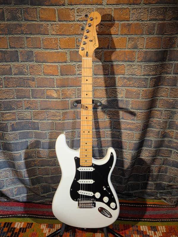 Fender 2019 Player Stratocaster Maple Fretboard Polar White image 1