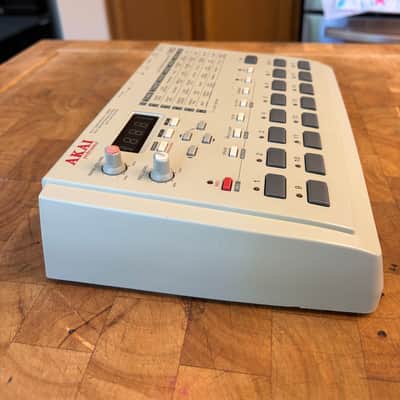 Akai S20 Stereo Phrase Sampler 1997 - White- SERVICED - MAXED image 15
