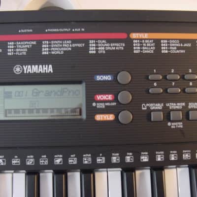 Yamaha PSR-E263 61-Key Portable Keyboard 2017 - Present - Black image 3