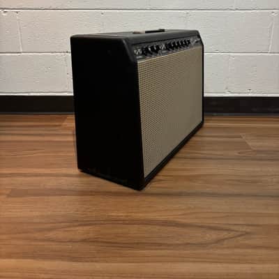 Fender Deluxe Reverb 2-Channel 22-Watt 1x12" Guitar Combo 1965 - Black Panel image 3