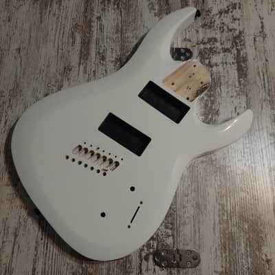 Harley Benton Dinky Modern Multiscale 25.5"-27" 7 String Body Husk Project