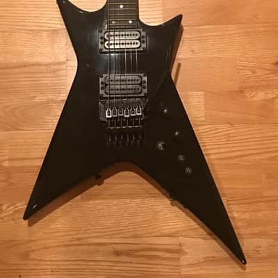 Carvin X220 with Trem 1992 Black with original case. Made in USA image 4