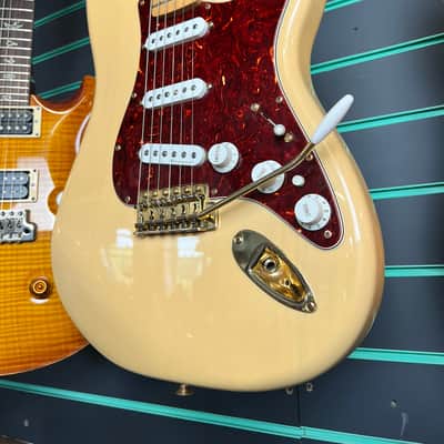 Fender Deluxe Player's Strat Honey Blonde 2007 Electric Guitar image 5