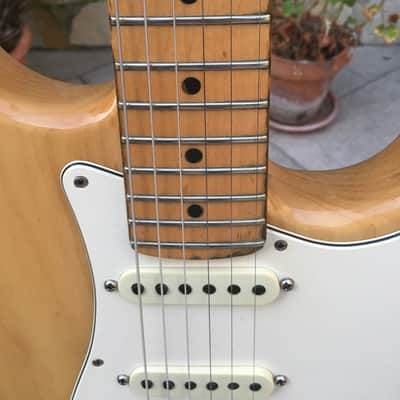 RIF 119 Fender Stratocaster 2000 Corona California With Case and Fender Card image 4
