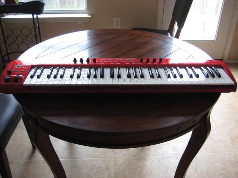 Behringer UMX610 61-Key USB MIDI Controller KB image 2