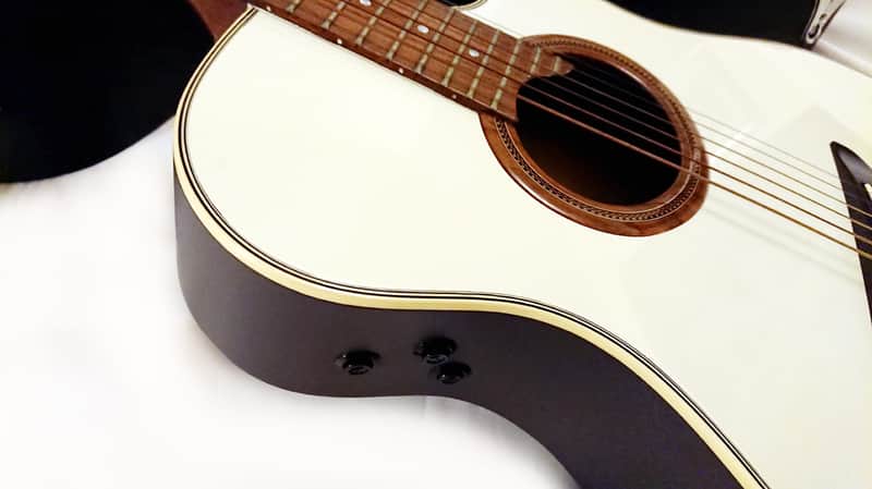 YAMAHA APX-6 Electro Acoustic Guitar with Hardcase - Vintage 1988