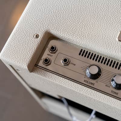 Gibson Falcon 20 1x12" Guitar Combo Amplifier - Cream w/ Oxblood Grille image 4