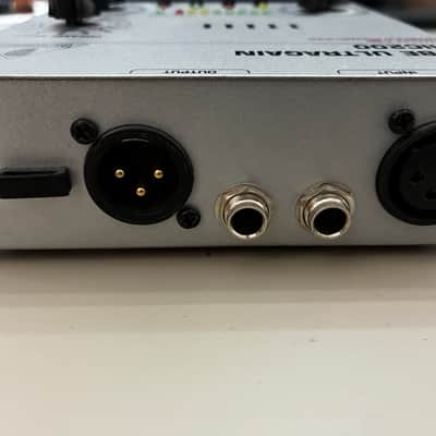 Behringer Tube Ultragain MIC200 Vacuum Tube Modeling Preamplifier 2012 - Present - Standard image 4