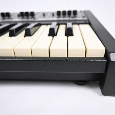 Roland SH-2 *Near mint with hard case & serviced* image 7