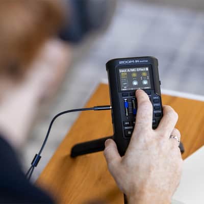 Zoom R4 MultiTrak 32-Bit Float Handheld Recorder image 4