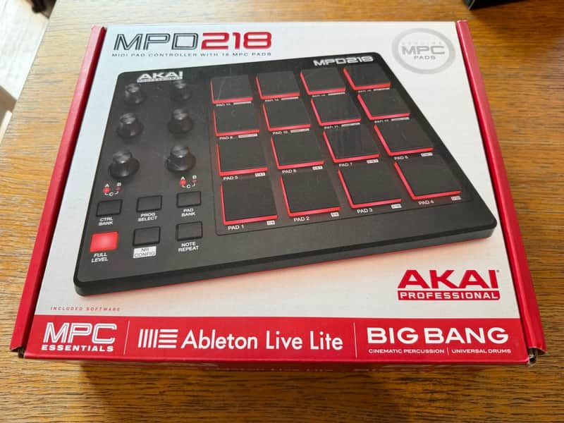 Akai MPD218 - Black - Barely used. Original box. image 1