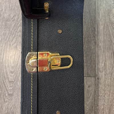 Guild Vintage Hard Shell Guitar Case – Fits Ovation Roundback Acoustic image 7
