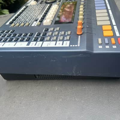 Yamaha  su700 - I/O extension installed - 68 RAM -USB gotek image 3