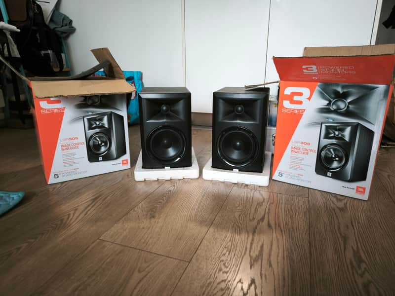 JBL LSR305 2-Way Active Studio Monitors (Pair) 2010s - Black image 1