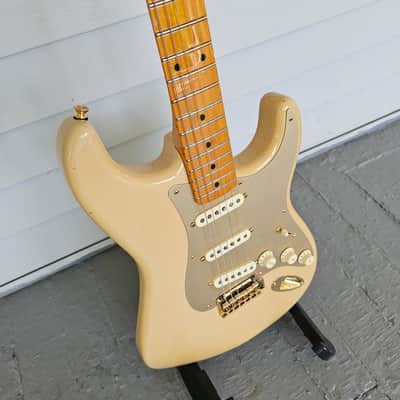 Fender 60th Anniversary '50s Stratocaster 2014 - Desert Sand Nitro Relic image 2