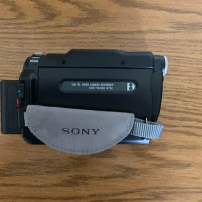 Sony DCR-TRV280 Digital-8 Handycam w/ 20x Optical Zoom image 2