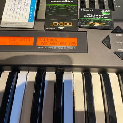 Roland JD-800 61-Key Programmable Synthesizer 1991 - 1995 - Carbon