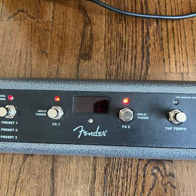 Fender Acoustic 100 2-Channel 100-Watt 1x8" Acoustic Guitar Amp with MGT-4 foot switch image 2