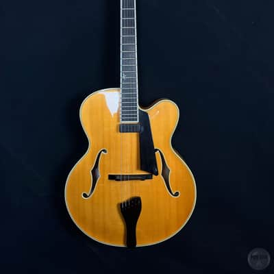 Benedetto Manhattan from 2000 in natural finish with case. "Guild Custom Shop Nashville production" image 1