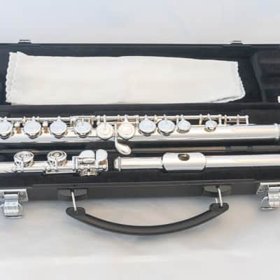 Yamaha YFL-222 Standard Silver-plated Flute *Cleaned & Serviced *Ready to play image 1