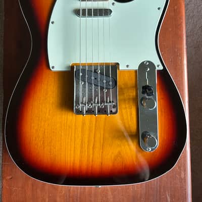 Fender MIJ Traditional '60s Telecaster Custom 2018 - 2020 - 3-Color Sunburst image 2