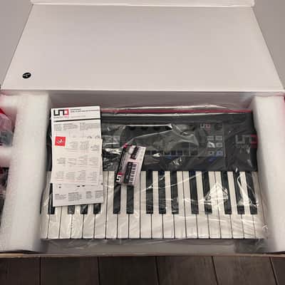 IK Multimedia UNO Synth Pro 37-Key Analog Synthesizer 2021 - Black image 2