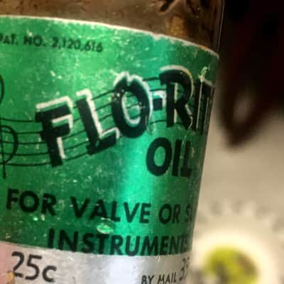 VINTAGE FLO-RITE VALVE OIL BOTTLE FOR TROMBONE , TRUMPET ,  4 COLLECTORS WHO LIKE THE UNHEARD OF ! image 3