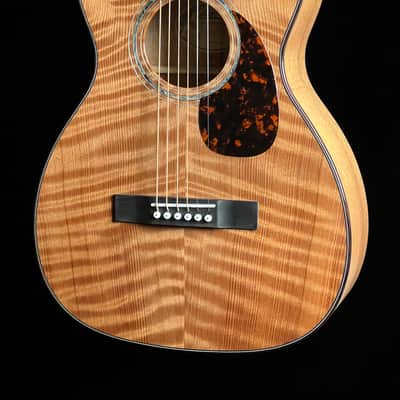 Larrivée OO-03 Acoustic Guitar Flamed Redwood/Mahogany image 4