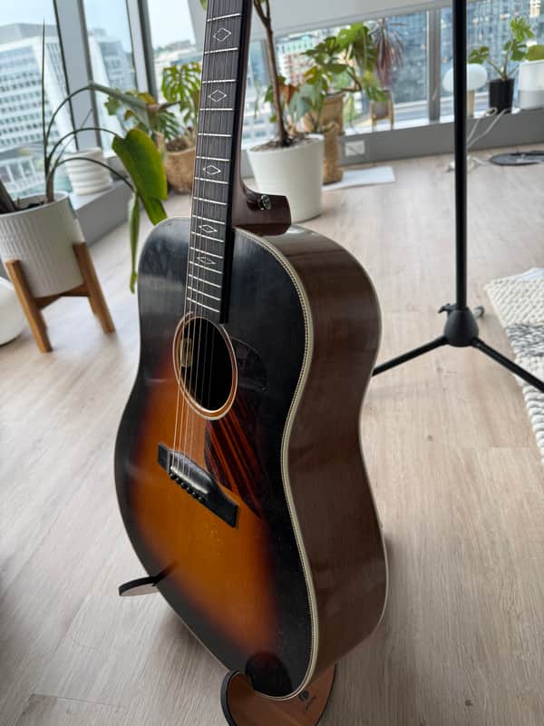 Eastman E22SS/V 2022 - Present Antique Sunburst with LR Baggs Anthem SL electronic pickup image 1