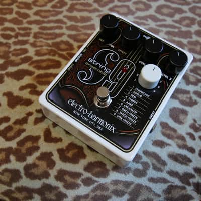Electro-Harmonix String9 String Ensemble 2022 - Present - White / Brown Graphic image 2