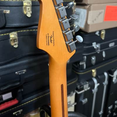 Fender Squire 40th Anniversary Vintage Edition Stratocaster 2000’s - Two Color Sunburst image 5