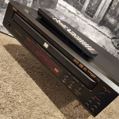 Denon Denon DVM-1805 5-Disc Progressive-Scan DVD Player , Black 2002 - Black metal image 6