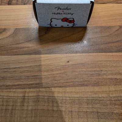 Fender Hello Kitty Fuzz Pink - Limited edition image 9