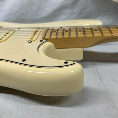 Fender American Standard Stratocaster Guitar with Case 2005 - Olympic White / Maple neck image 15