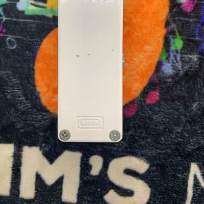 MXR M282 Dyna Comp Mini Bass Compressor 2019 - Present - White image 2