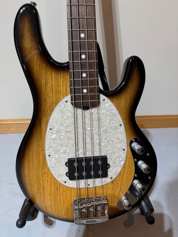 Ernie Ball Music Man StingRay Special 4 H with Rosewood Fretboard