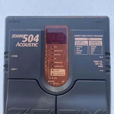Zoom 504 Acoustic Compact Multi Effects Processor Vintage Guitar Effect Pedal image 2