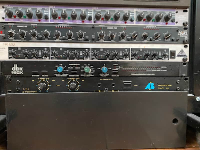 AB International Professional Series 200 Power Amp image 1