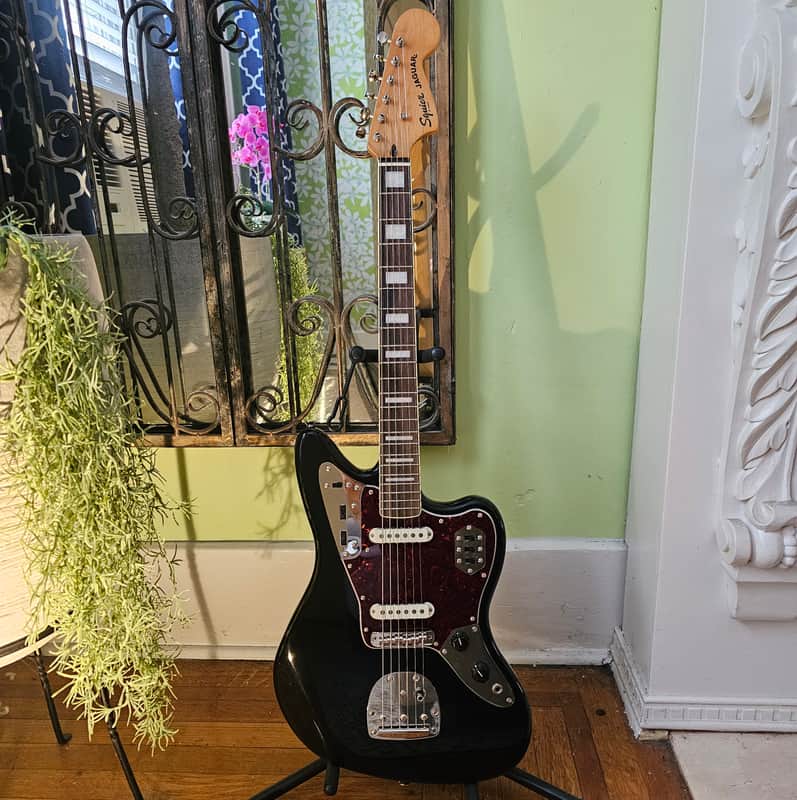 Classic Vibe '70s Jaguar - Black image 1