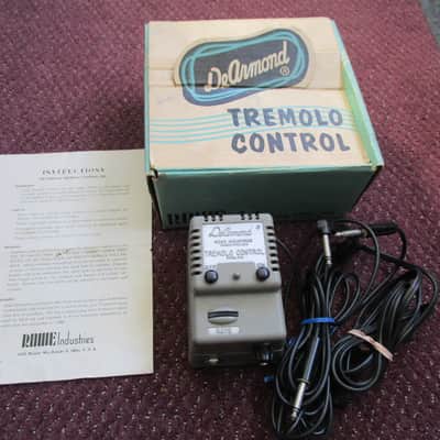 Dearmond 60B Tremelo effect pedal 1960 RARE near Mint in box image 1