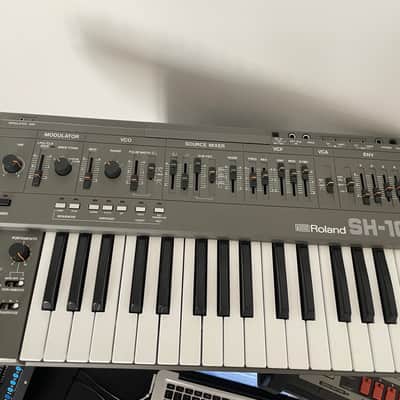 Roland SH-101 32-Key Monophonic Synthesizer 1982 - 1986 - Gray