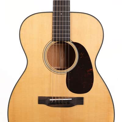 Martin Standard Series 00-18 Acoustic Guitar Natural image 4